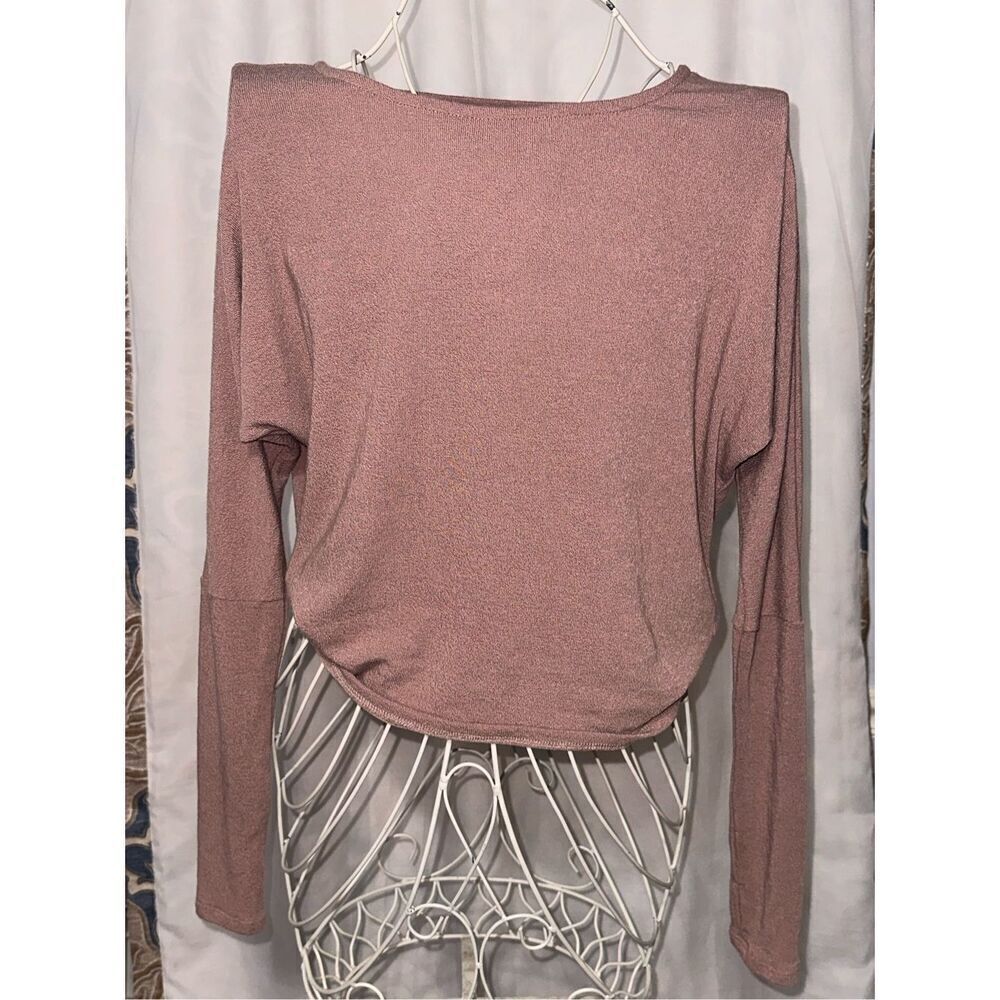 NEW WITH TAGS Beautiful Francesca’s Twist Back Pullover Sweater - pinkish Crop-t